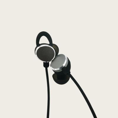 IPX5 Alat bantu dengar tak terlihat dapat diisi ulang Alat bantu dengar tahan air untuk tuli 80 jam